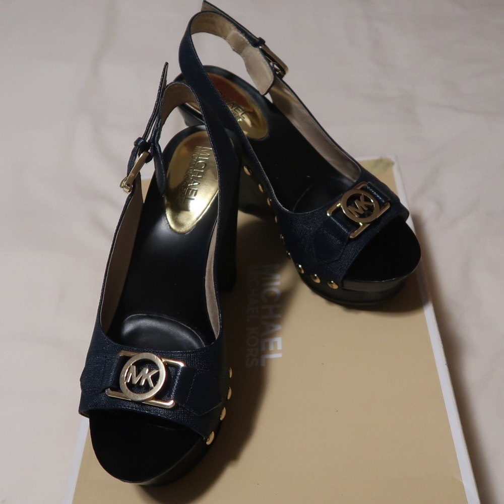 Michael Kors NAVY charm sling